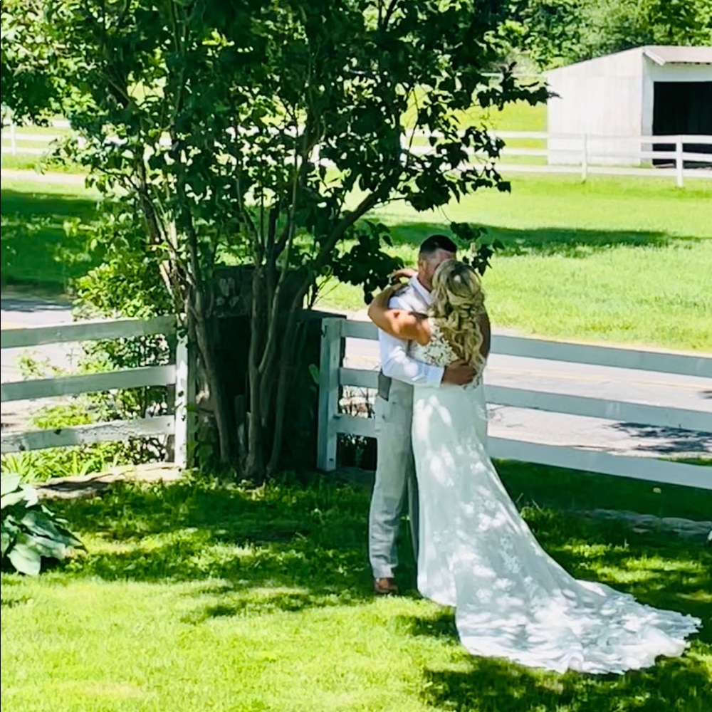 Malia Enzoani wedding dress worn once June 2022 for sale!